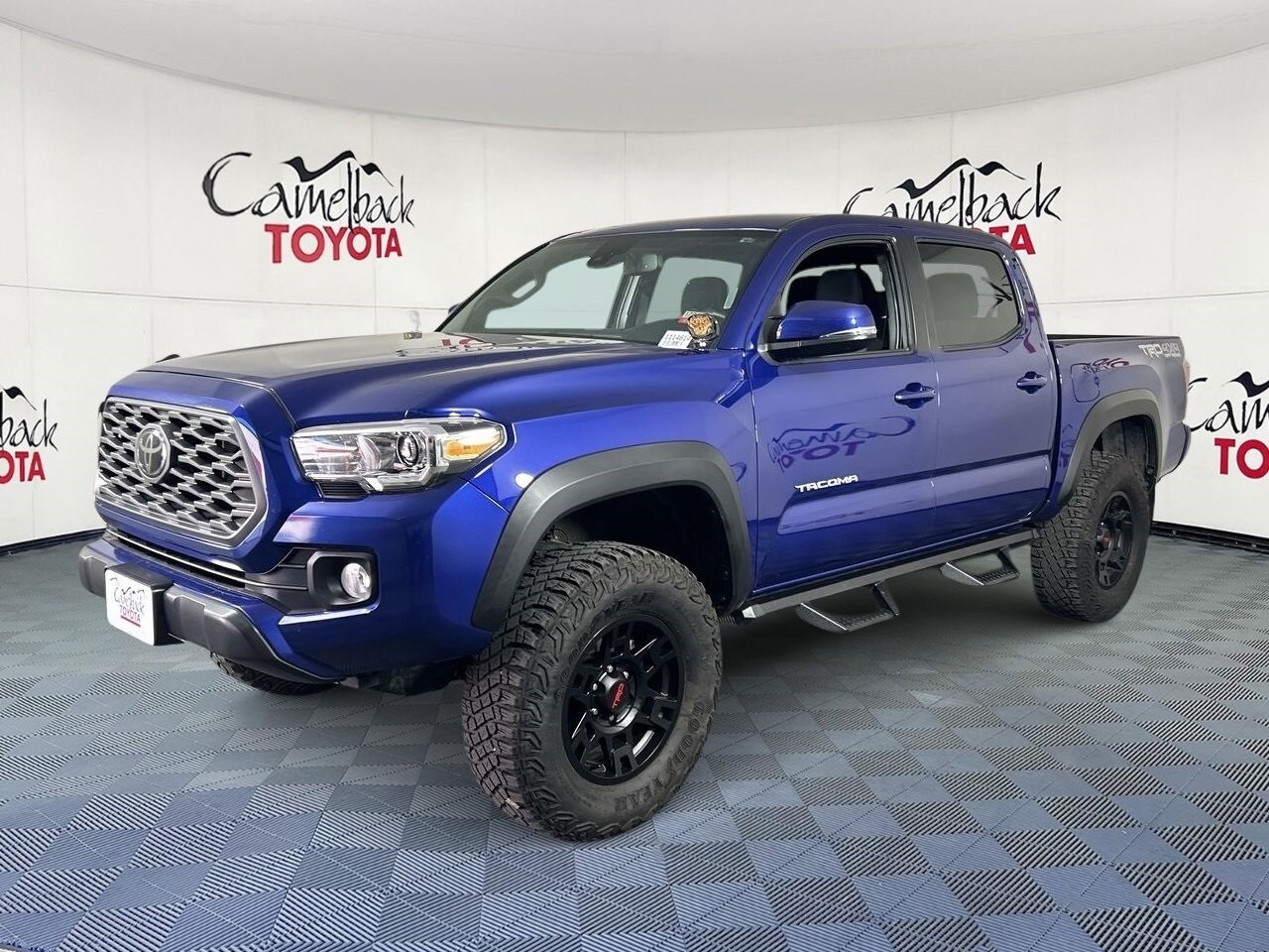 2023 Toyota Tacoma TRD Off-Road photo 2
