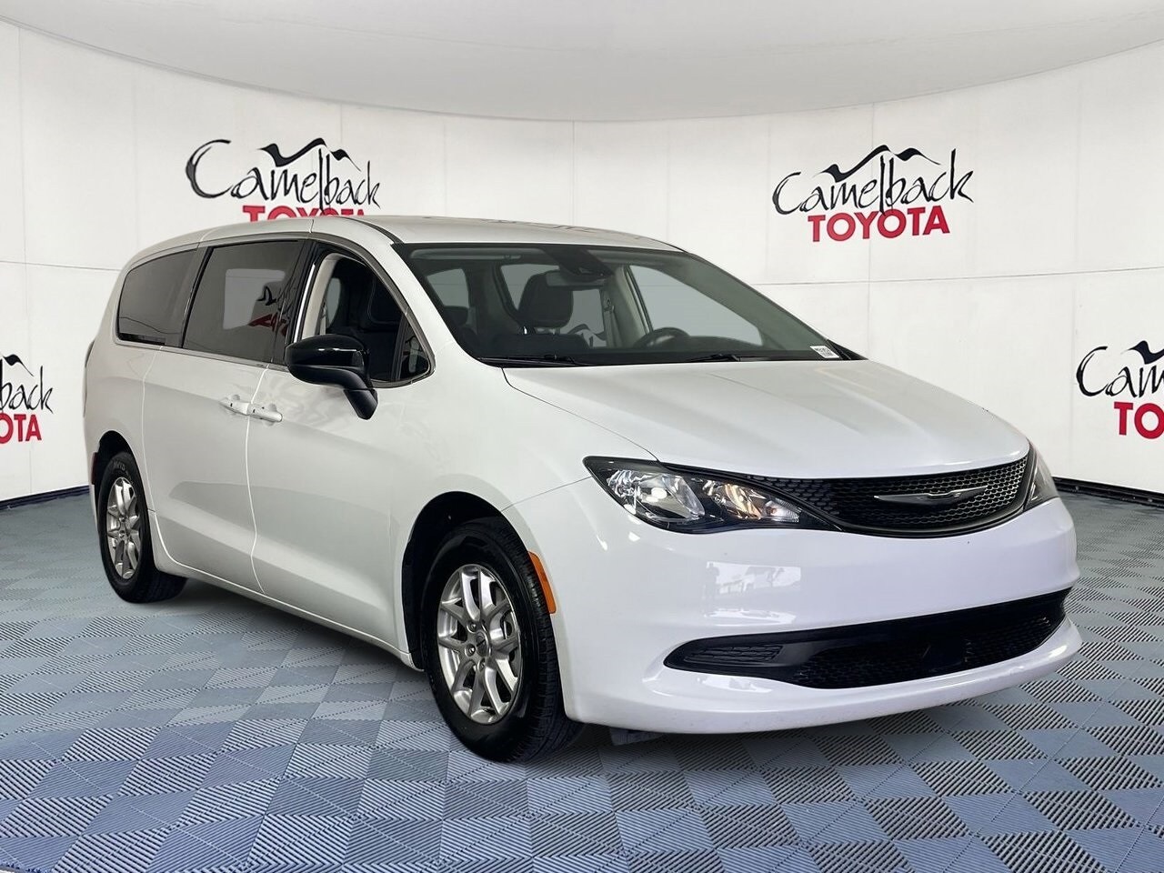 2024 Chrysler Voyager LX photo 2