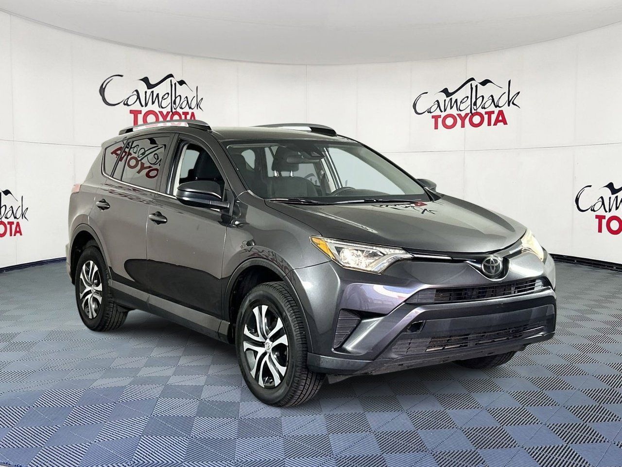 2018 Toyota RAV4 LE - Photo 3
