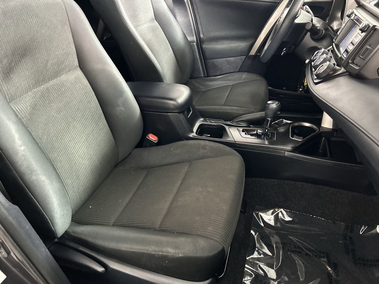 2018 Toyota RAV4 LE - Photo 26