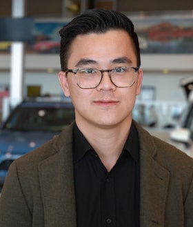 Staff member Lon Nguyen from ID_334ae29a9109