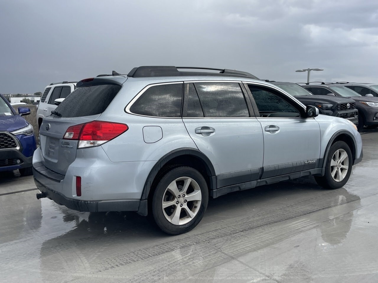 2014 Subaru Outback 2.5i Premium photo 2