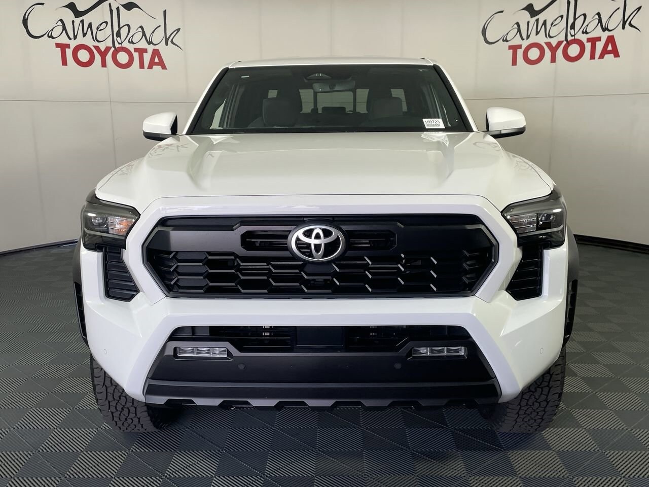 2025 Toyota Tacoma TRD photo 3
