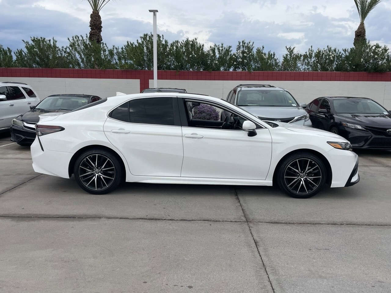 2024 Toyota Camry SE photo 3