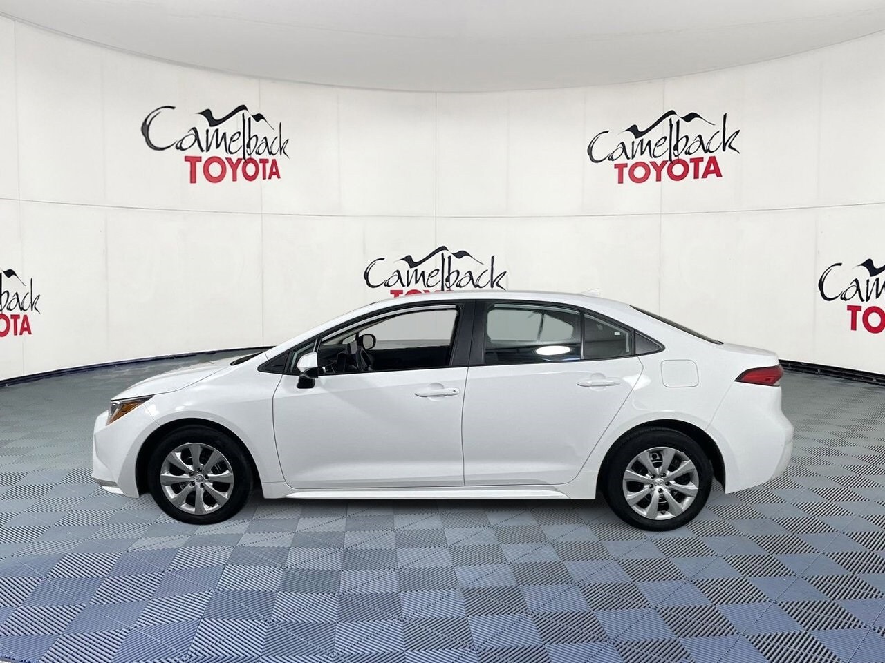 2024 Toyota Corolla LE photo 3