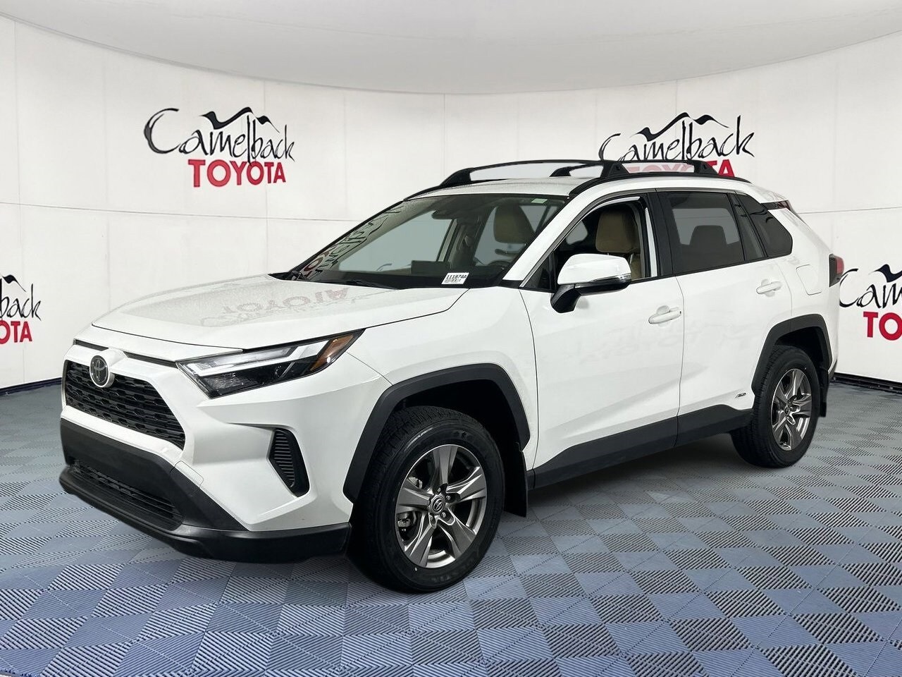 2025 Toyota RAV4 Hybrid XLE photo 2