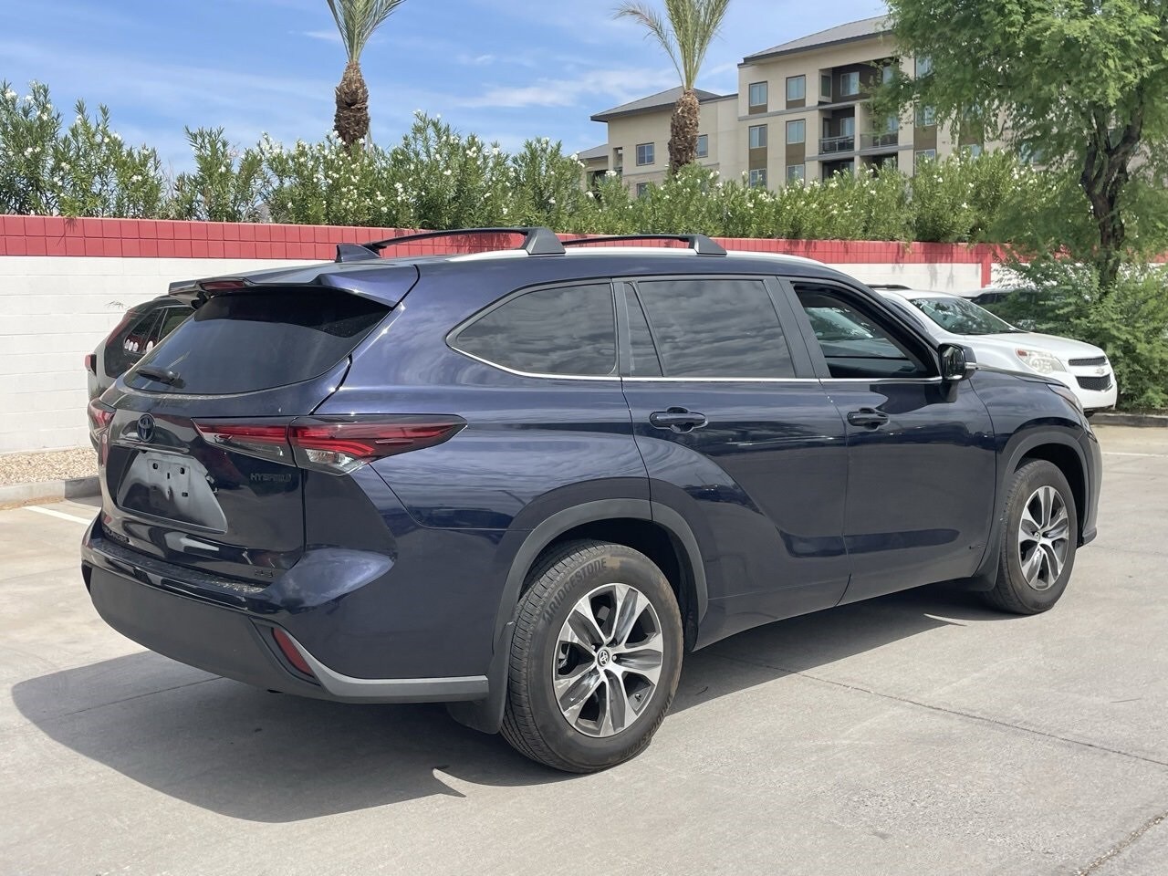 2024 Toyota Highlander Hybrid XLE photo 2