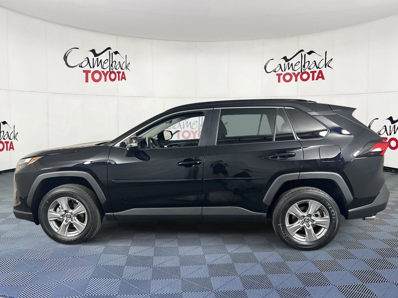 2025 Toyota RAV4 XLE photo 3