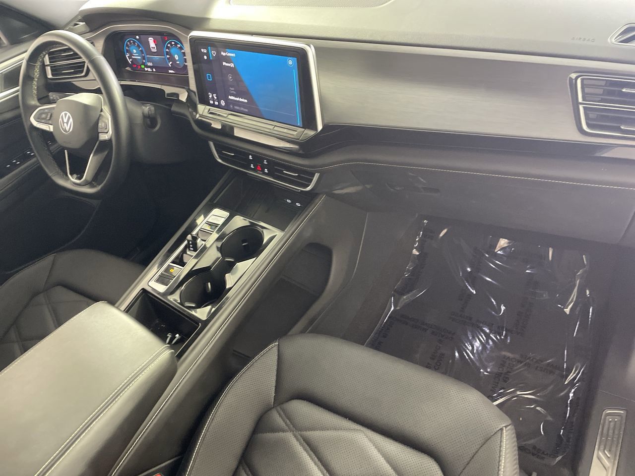 2025 Volkswagen Atlas Cross Sport SE w/Tech - Photo 25