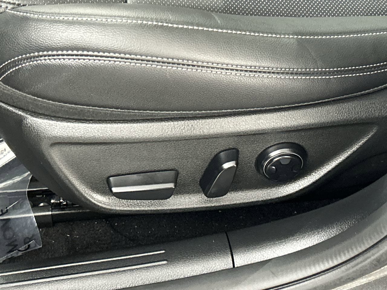 2025 GENESIS G70 Standard - Photo 19