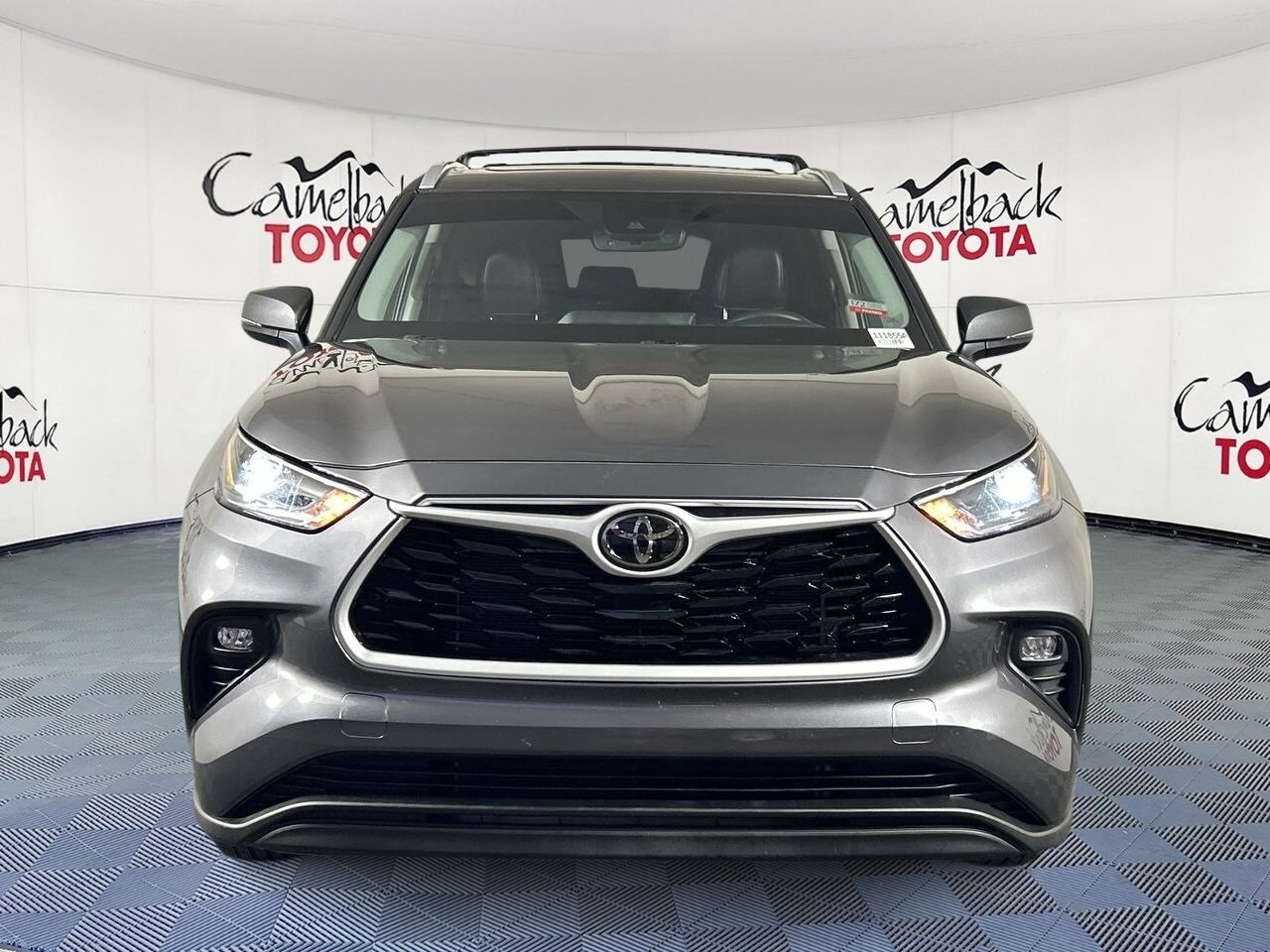2024 Toyota Highlander LE photo 2
