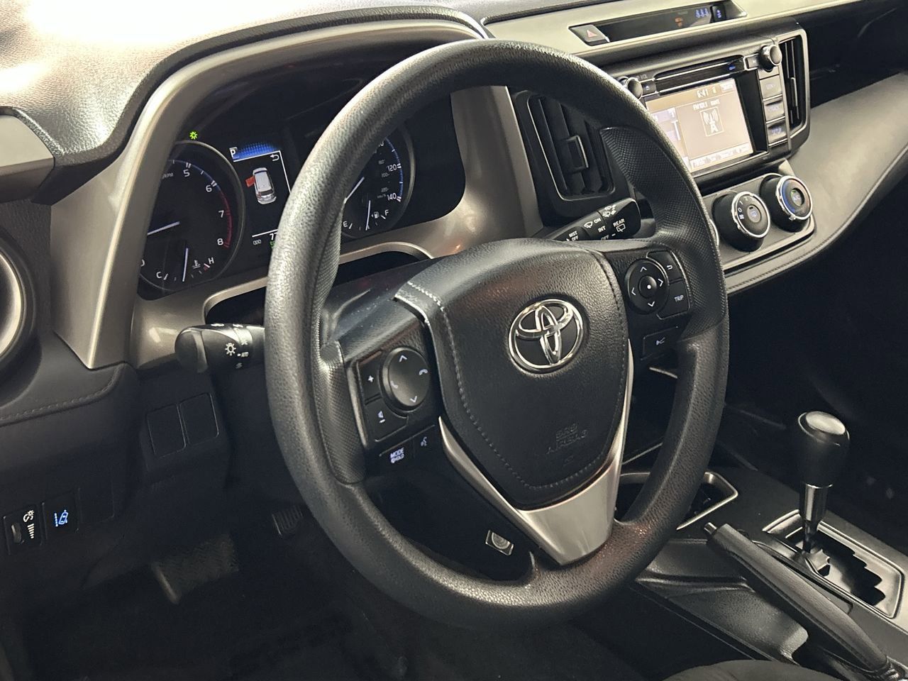 2018 Toyota RAV4 LE - Photo 14