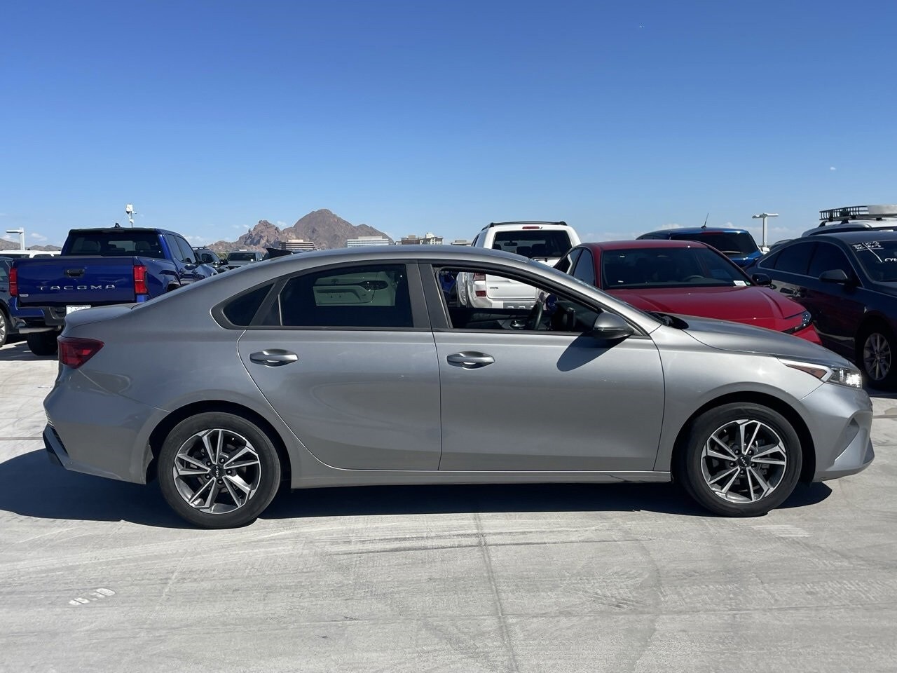 2022 Kia Forte LXS photo 3