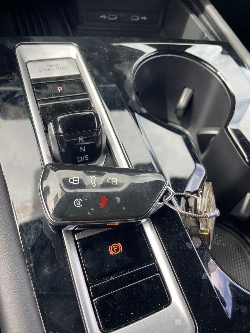 2025 Volkswagen Atlas Cross Sport SE w/Tech - Photo 10