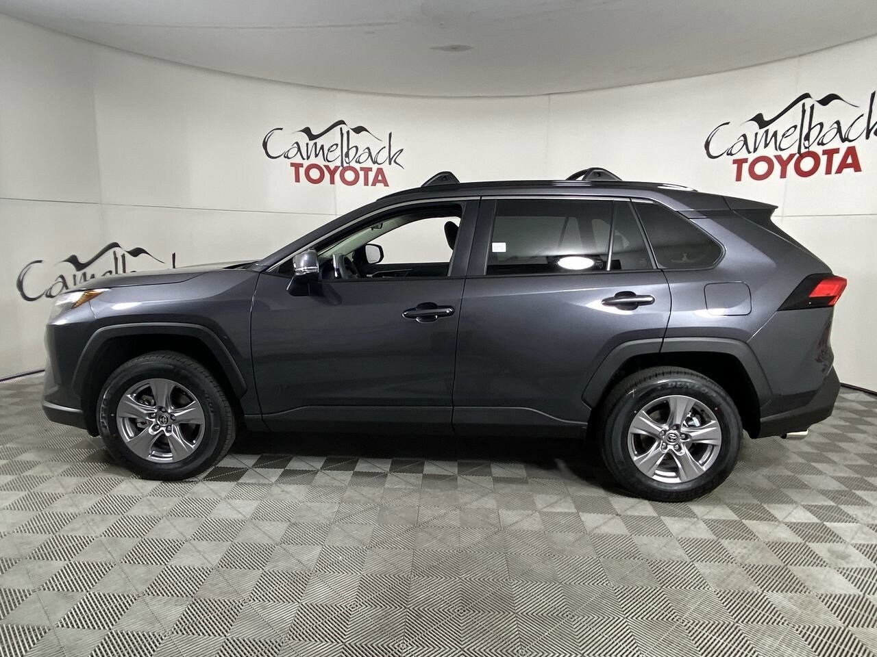 2025 Toyota RAV4 XLE photo 3