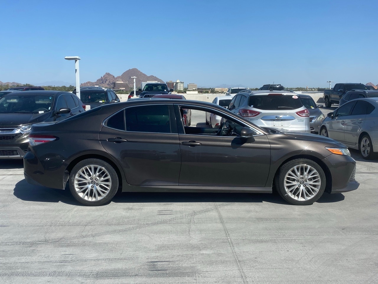 Used 2018 Toyota Camry XLE Hybrid with VIN 4T1B21HK0JU504374 for sale in Phoenix, AZ