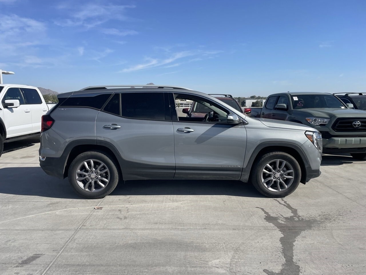 2024 Gmc Terrain SLT photo 3