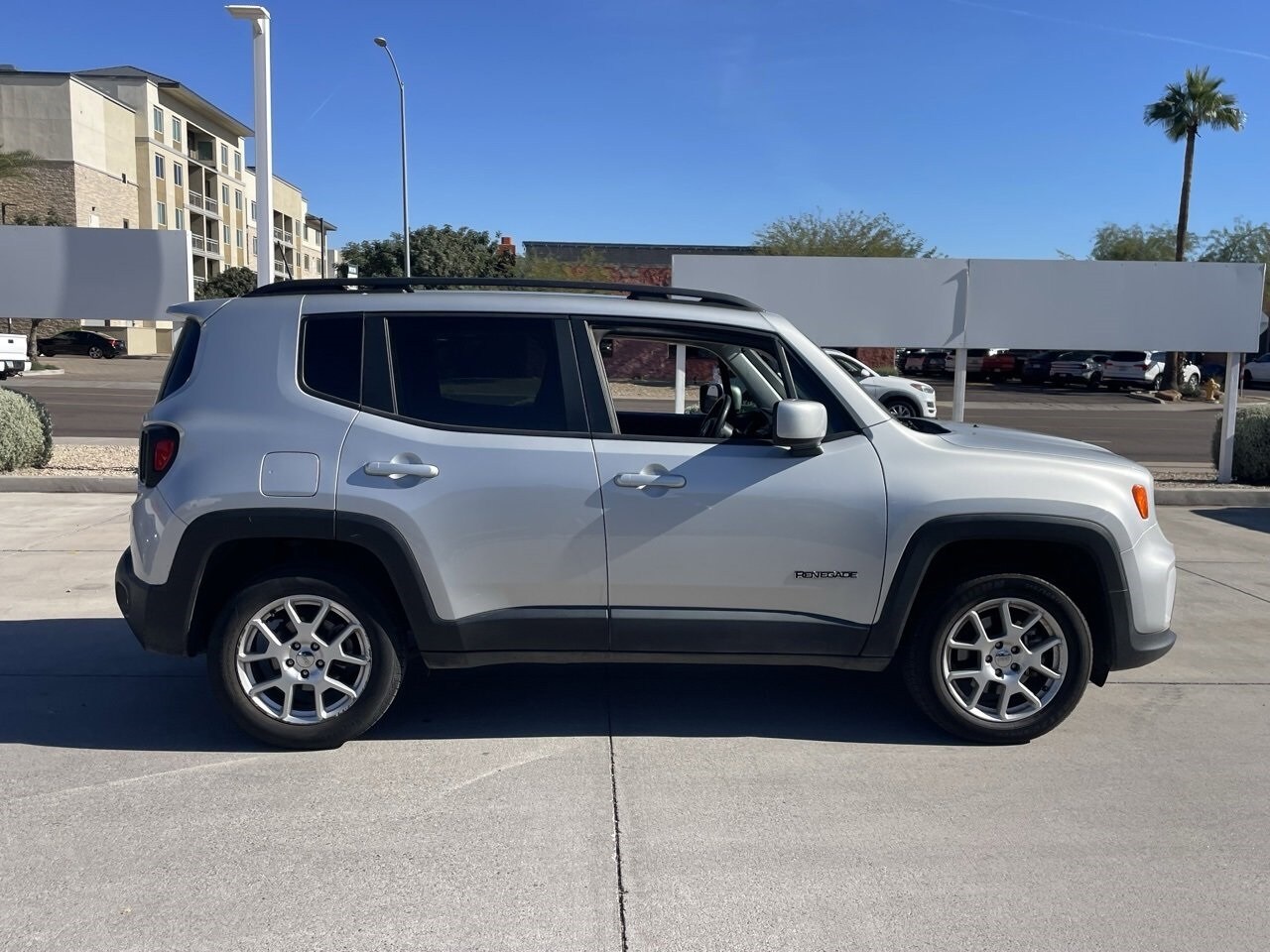 2019 Jeep Renegade Latitude photo 2