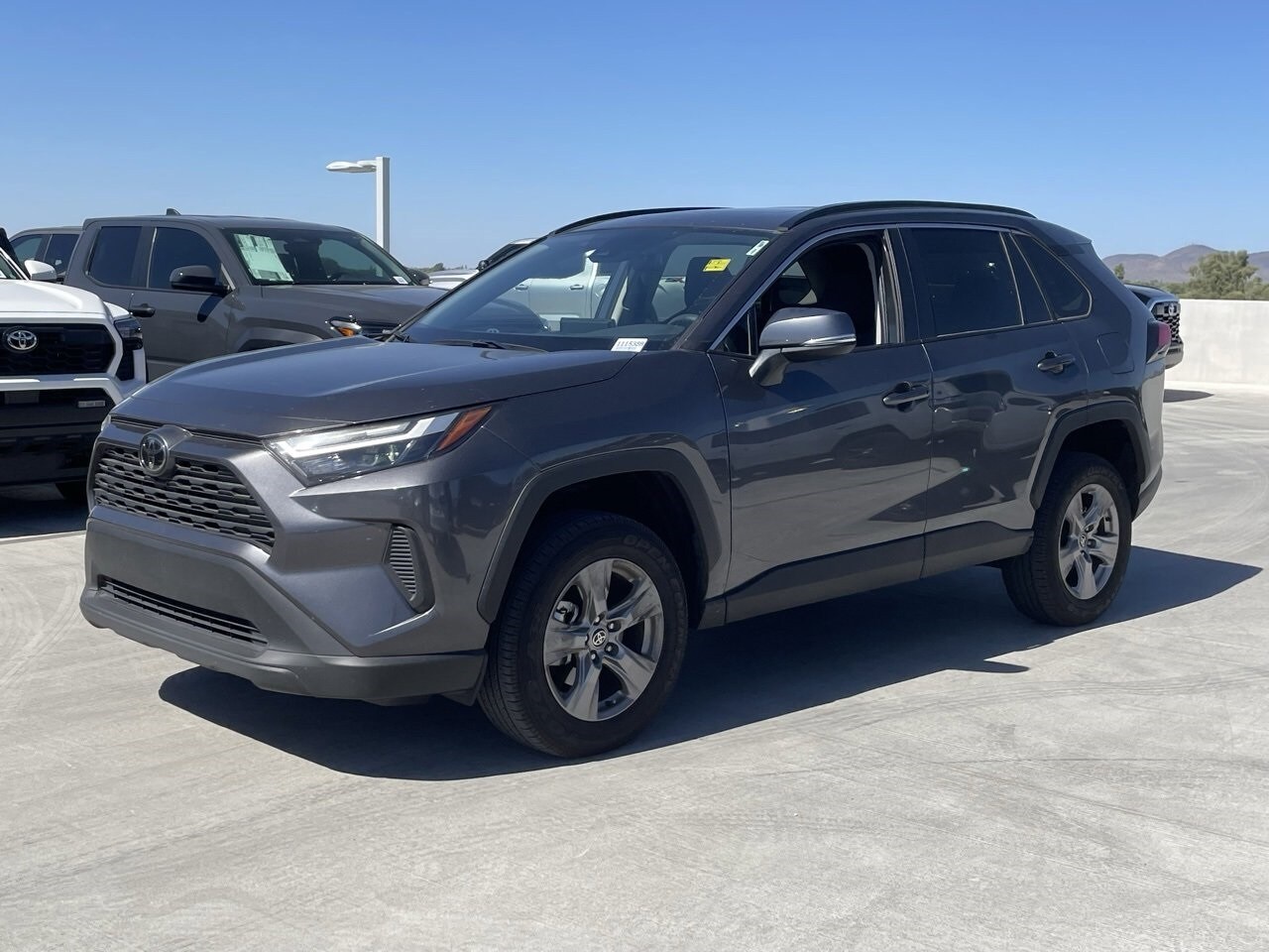 2024 Toyota RAV4 XLE photo 4
