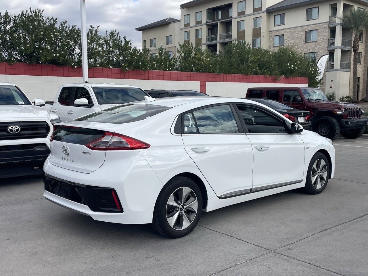 Used 2018 Hyundai IONIQ Limited with VIN KMHC05LH4JU028918 for sale in Phoenix, AZ