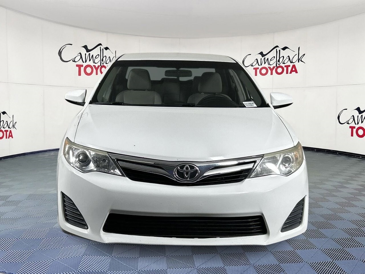 2014 Toyota Camry LE photo 2