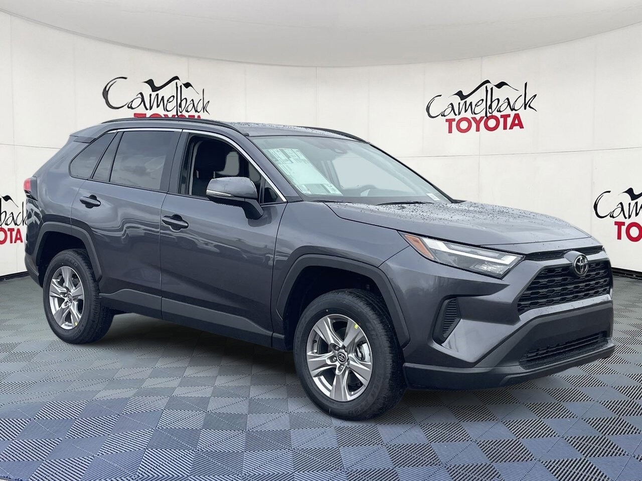 2025 Toyota RAV4 XLE photo 2