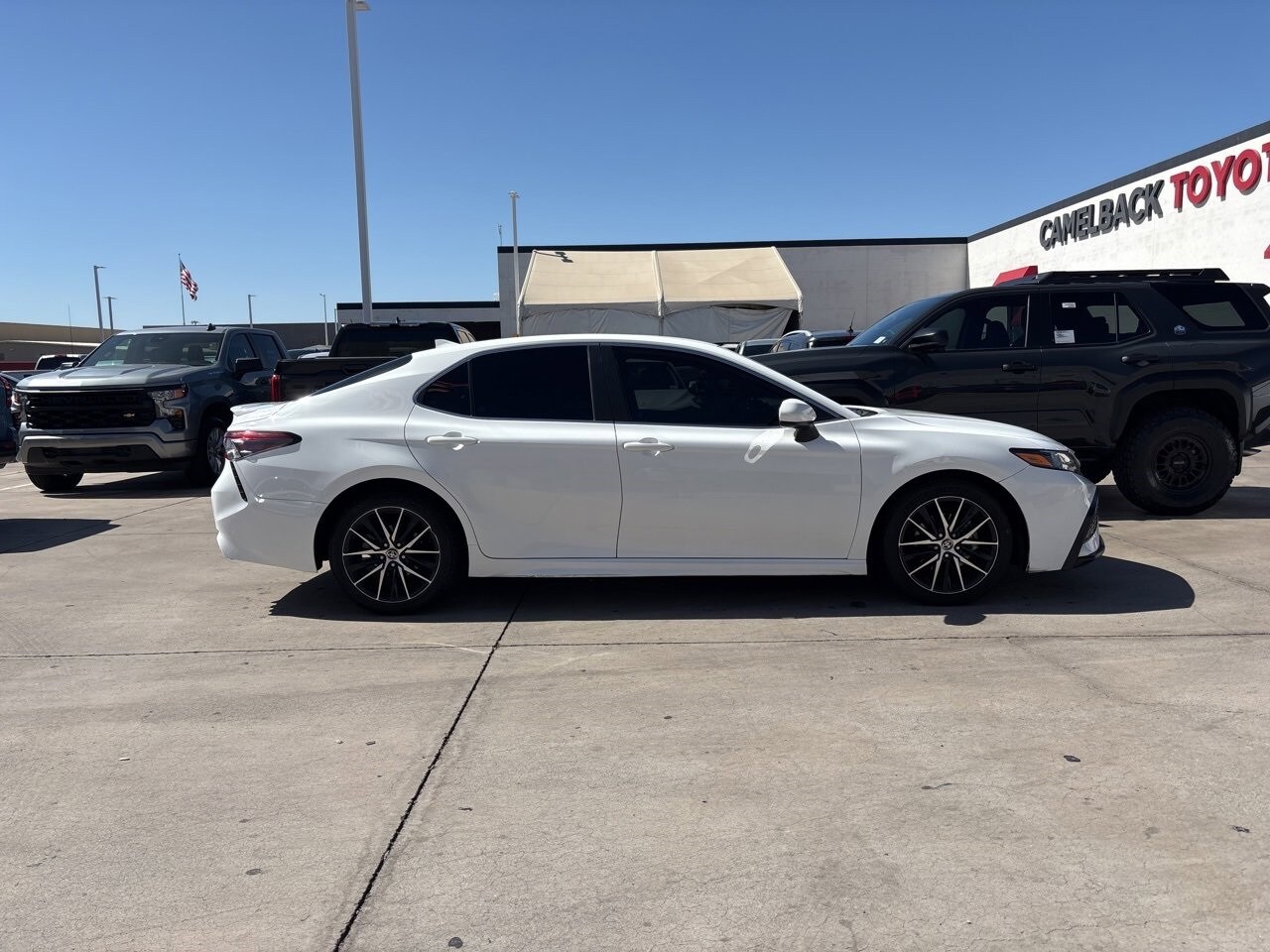 2021 Toyota Camry SE photo 3