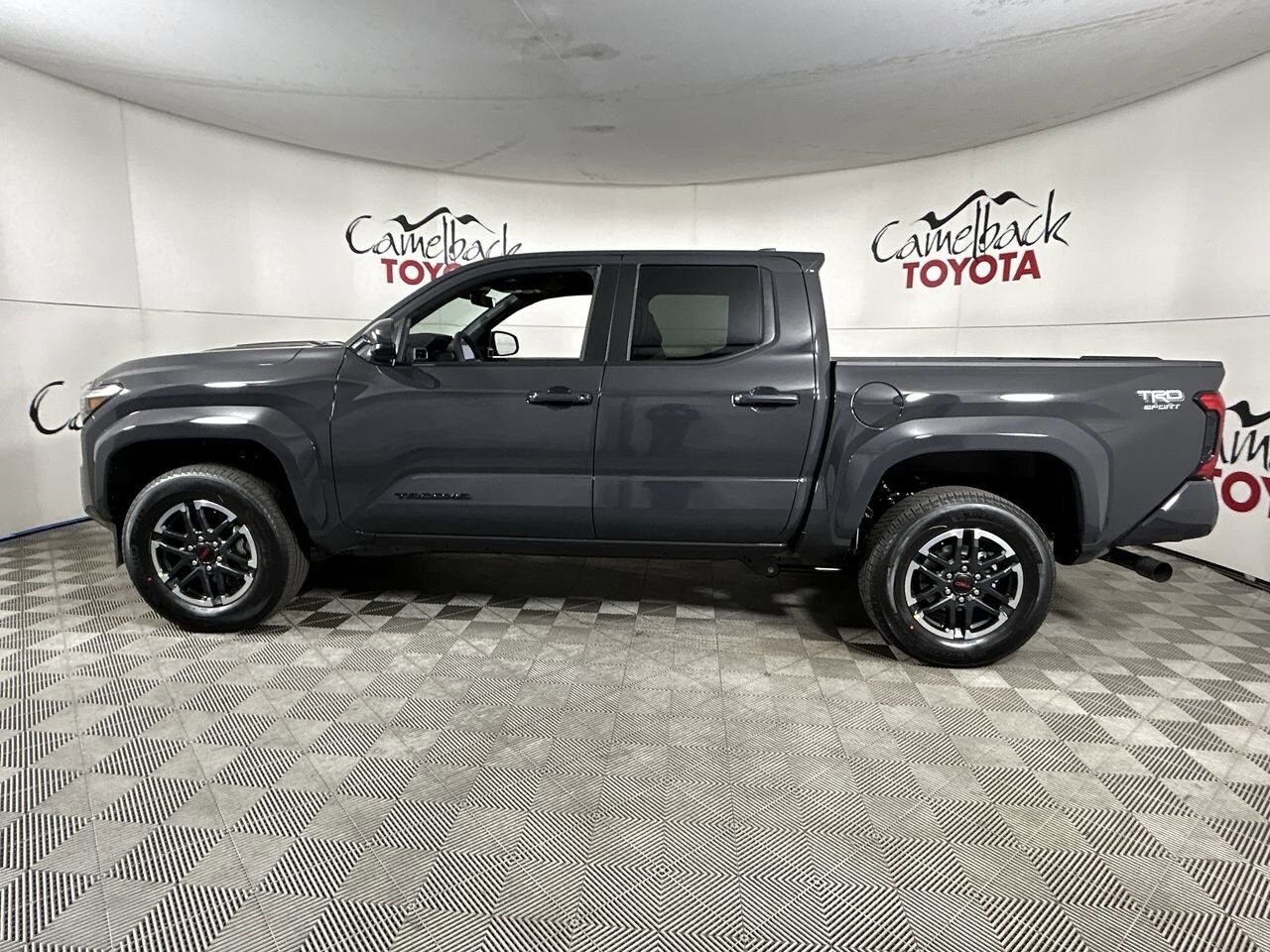 2025 Toyota Tacoma TRD Sport photo 4