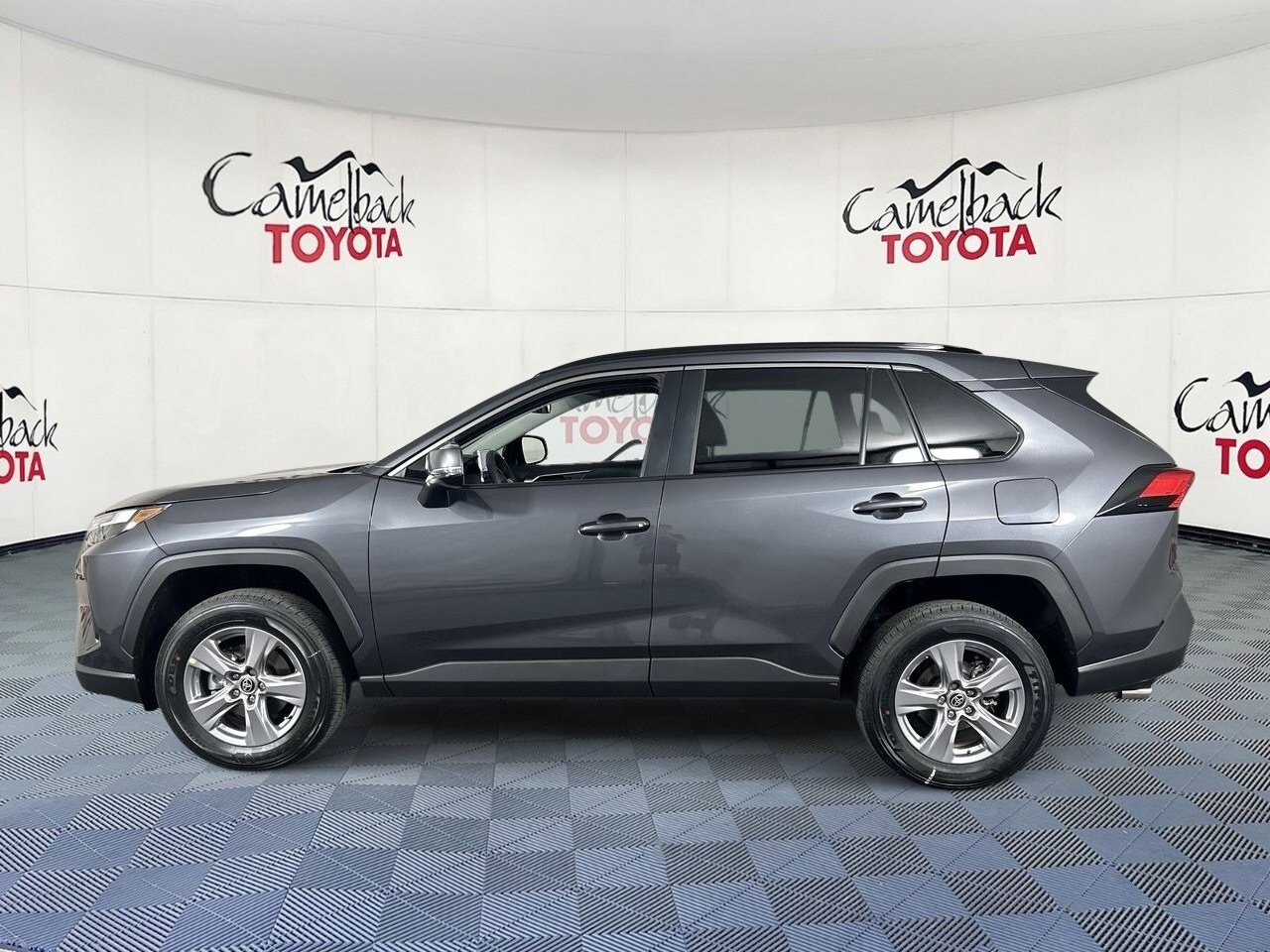 2025 Toyota RAV4 XLE photo 3