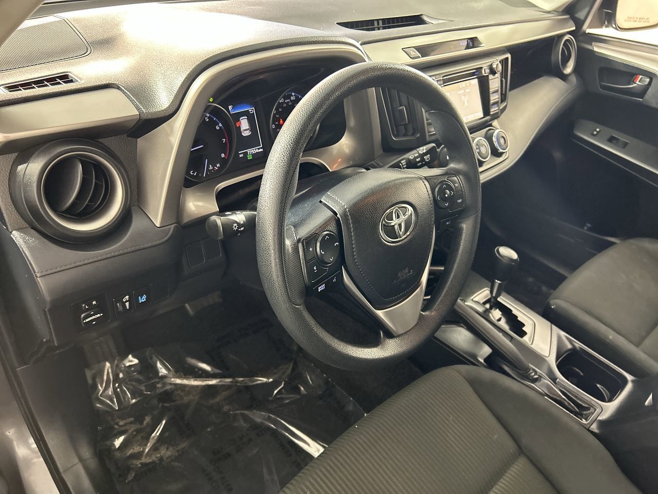 2018 Toyota RAV4 LE - Photo 12