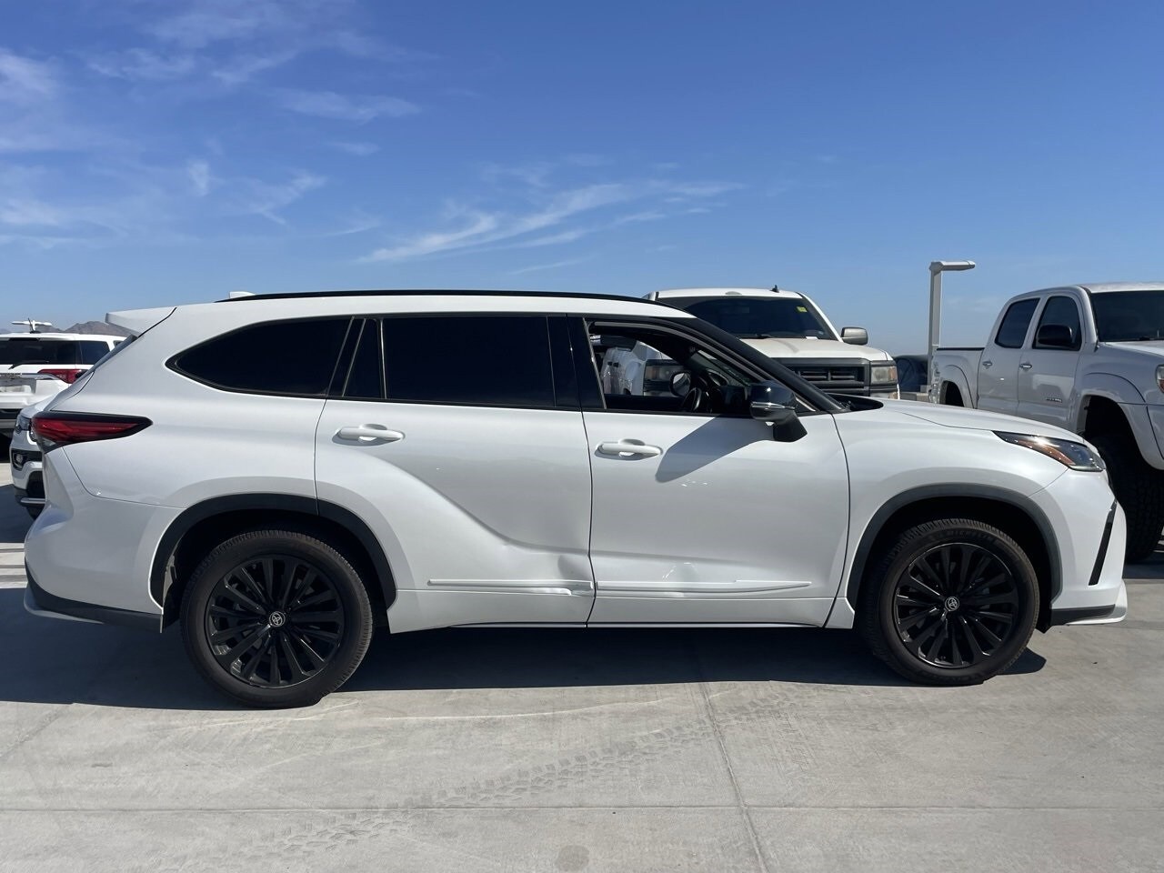 2023 Toyota Highlander XSE photo 3