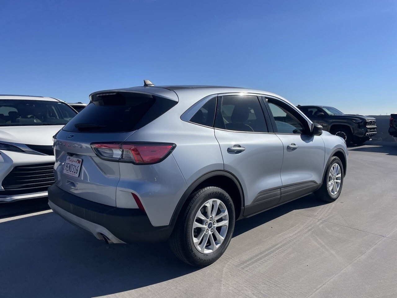 2022 Ford Escape SE photo 2