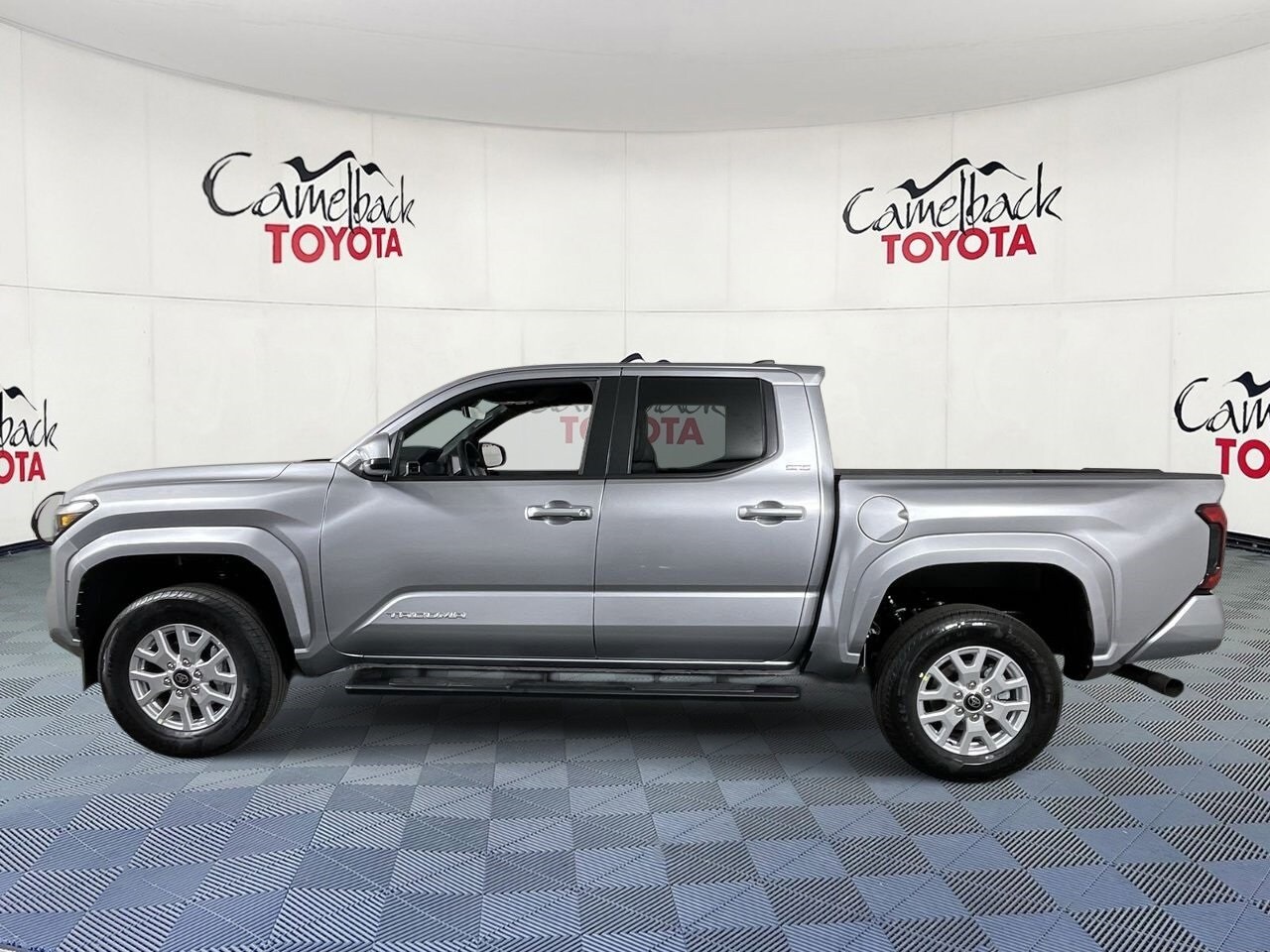 2025 Toyota Tacoma SR5 photo 4