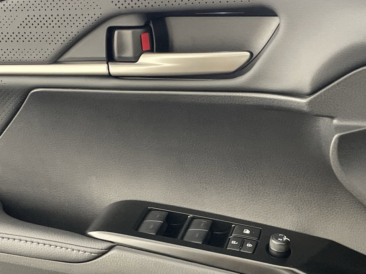 2026 Toyota Camry XSE - Photo 17