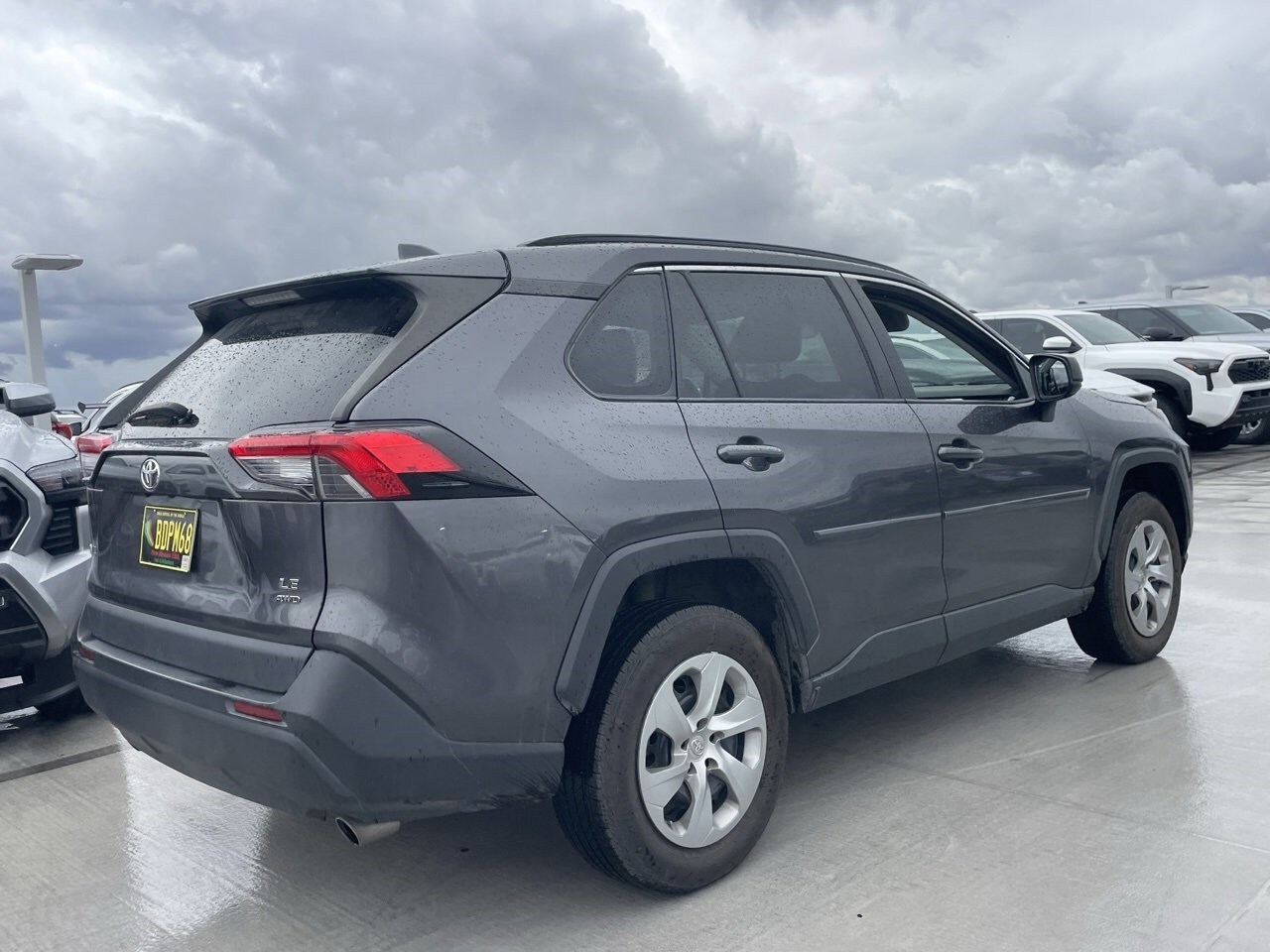 2021 Toyota RAV4 LE photo 2