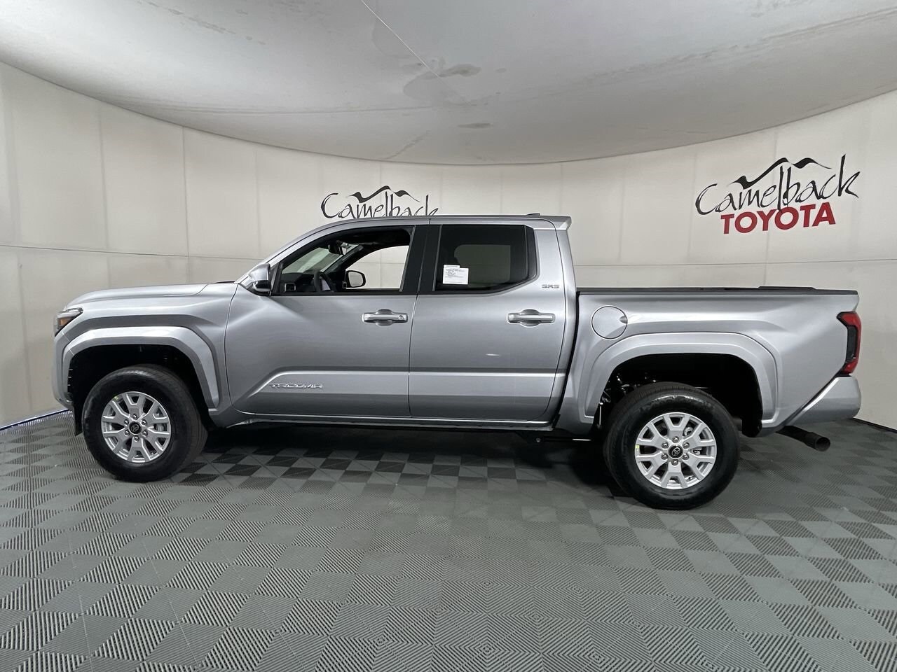2025 Toyota Tacoma SR5 photo 4