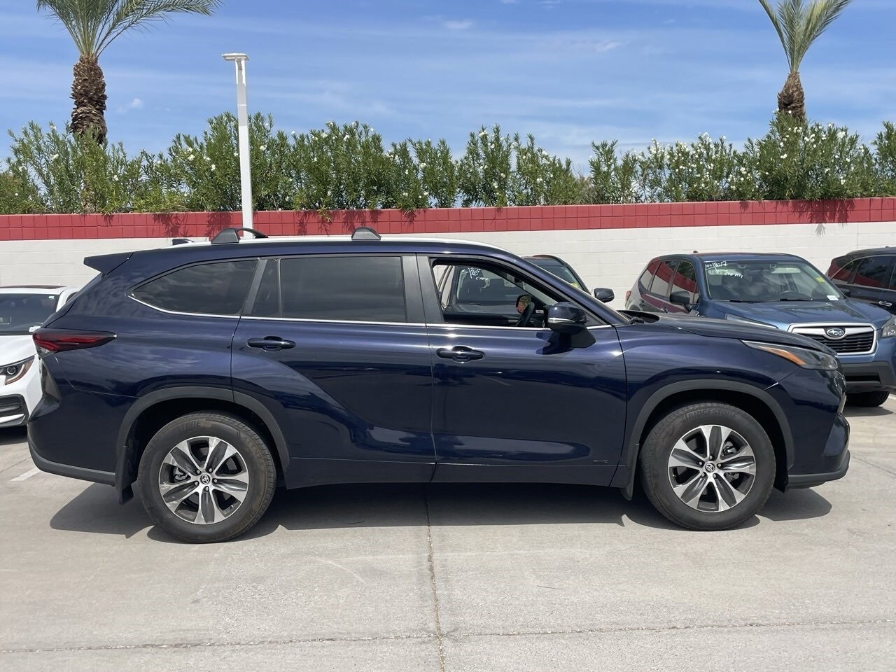 2024 Toyota Highlander Hybrid XLE photo 3
