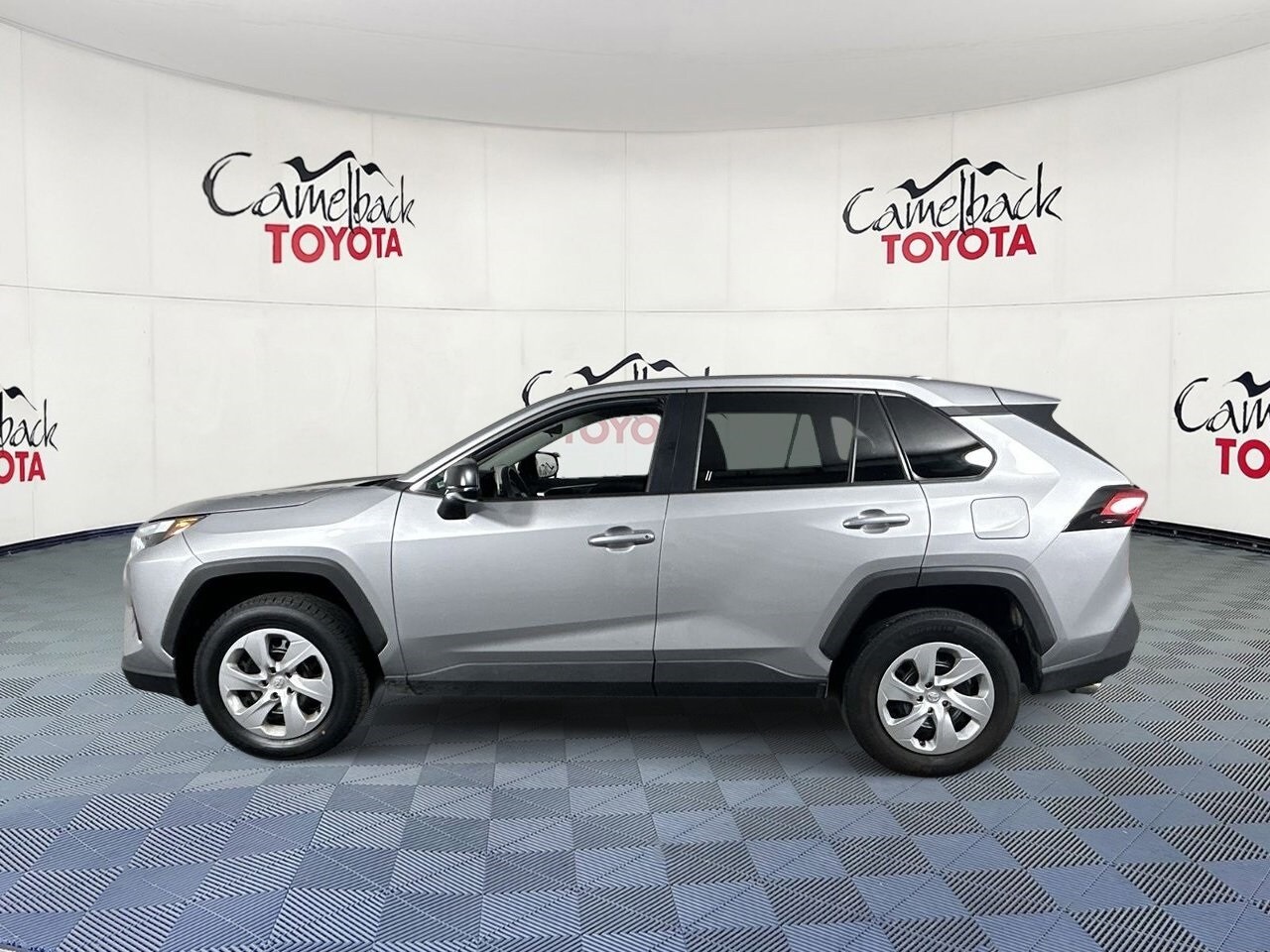 2024 Toyota RAV4 LE photo 4
