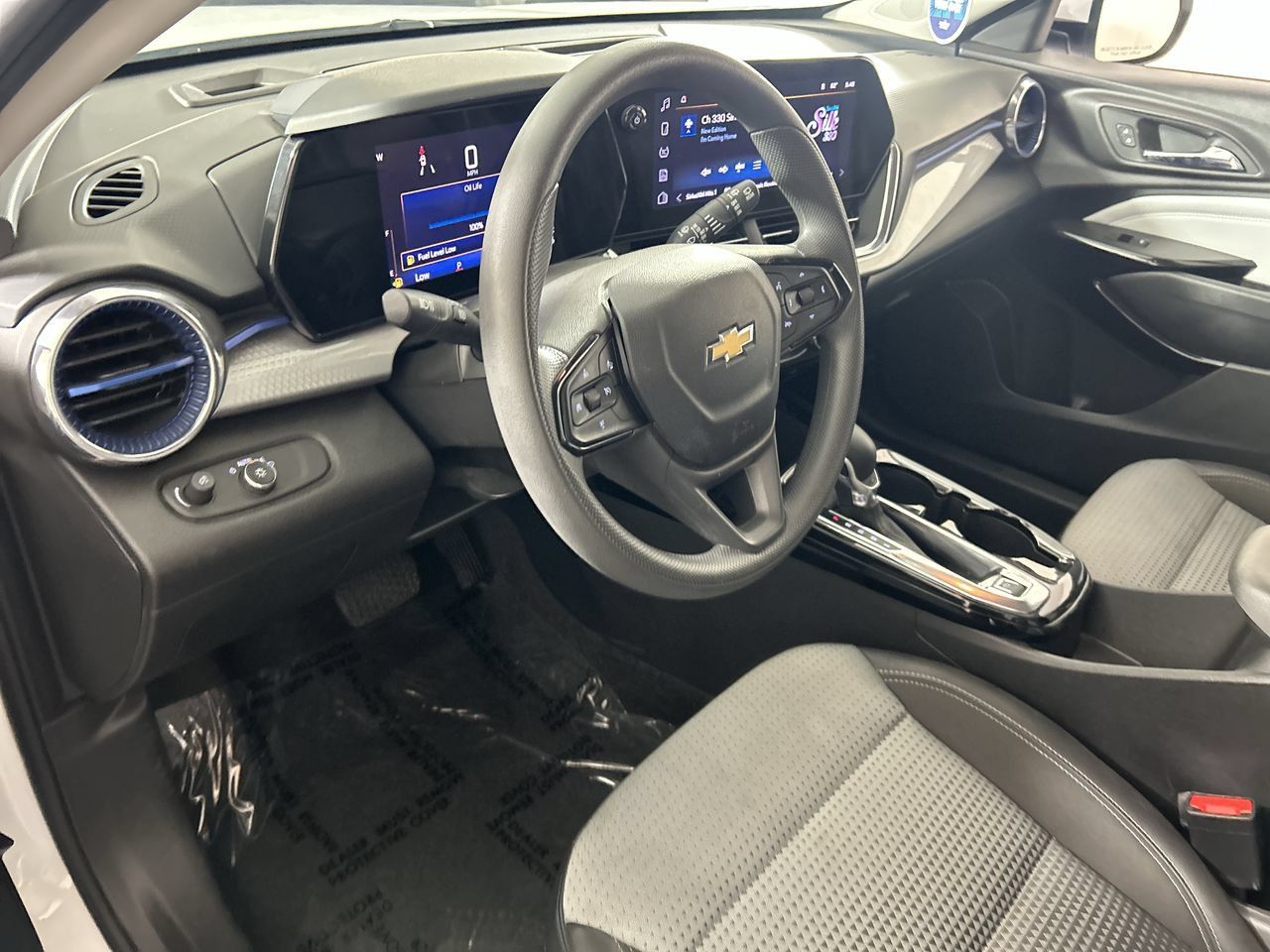 2025 Chevrolet Trax LT - Photo 12