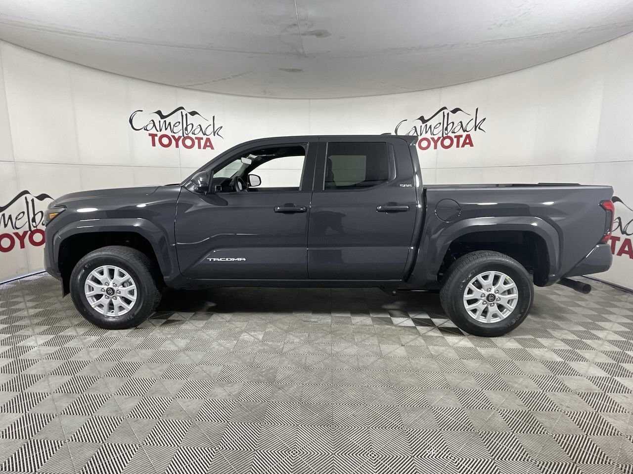2025 Toyota Tacoma SR5 photo 4