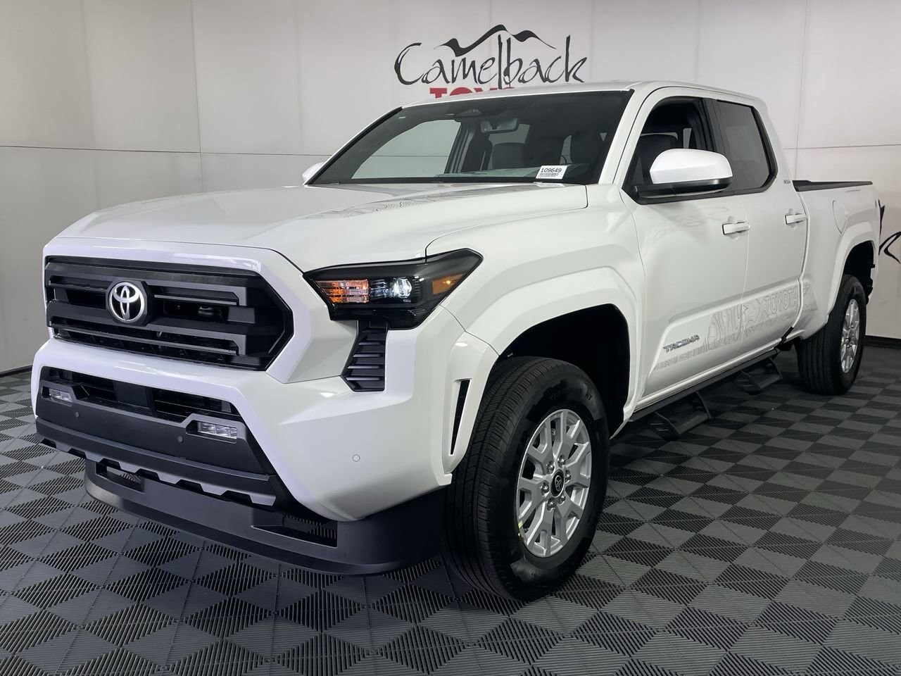 2025 Toyota Tacoma SR5 photo 2