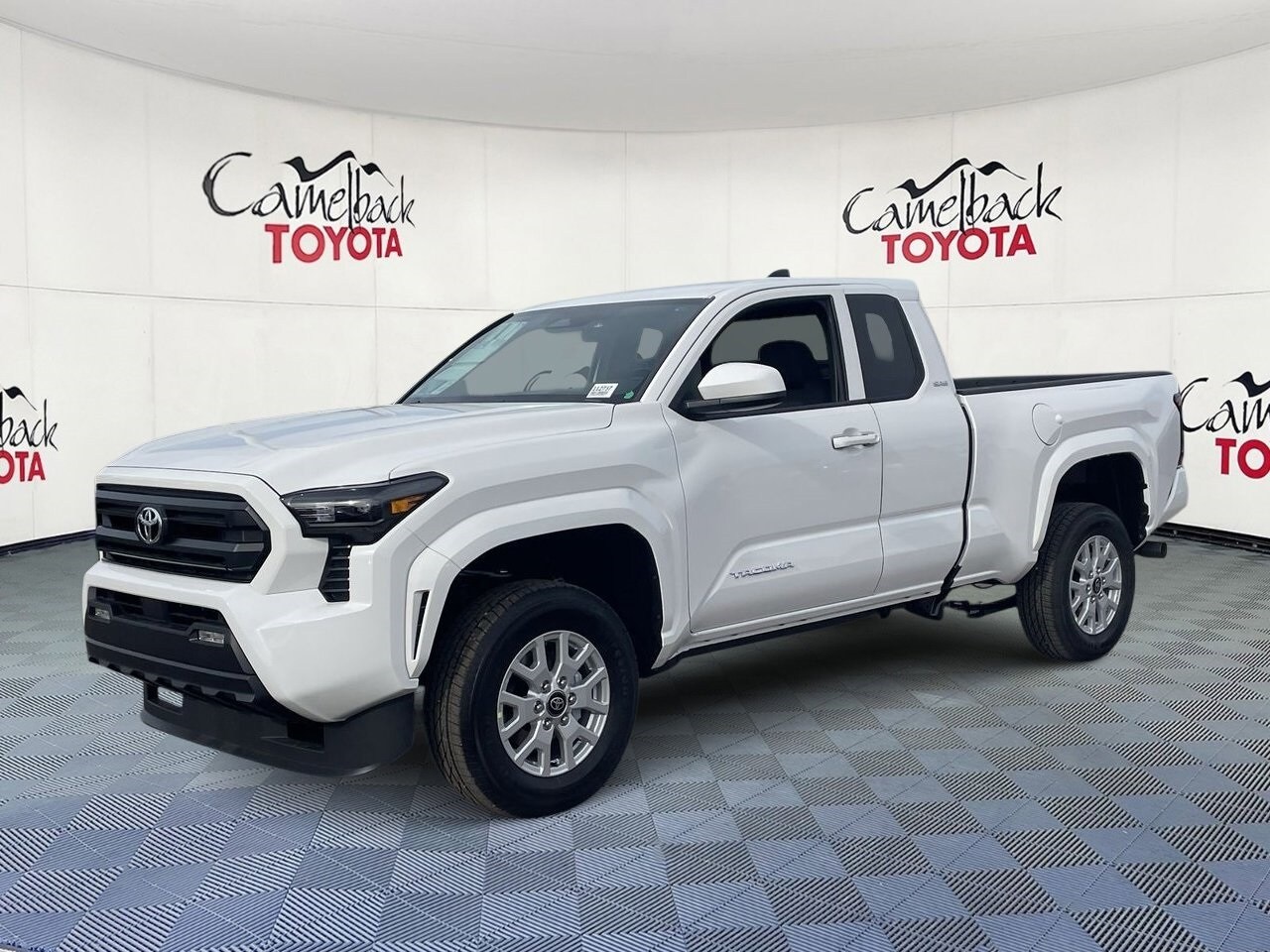 2025 Toyota Tacoma SR5 XtraCab photo 2