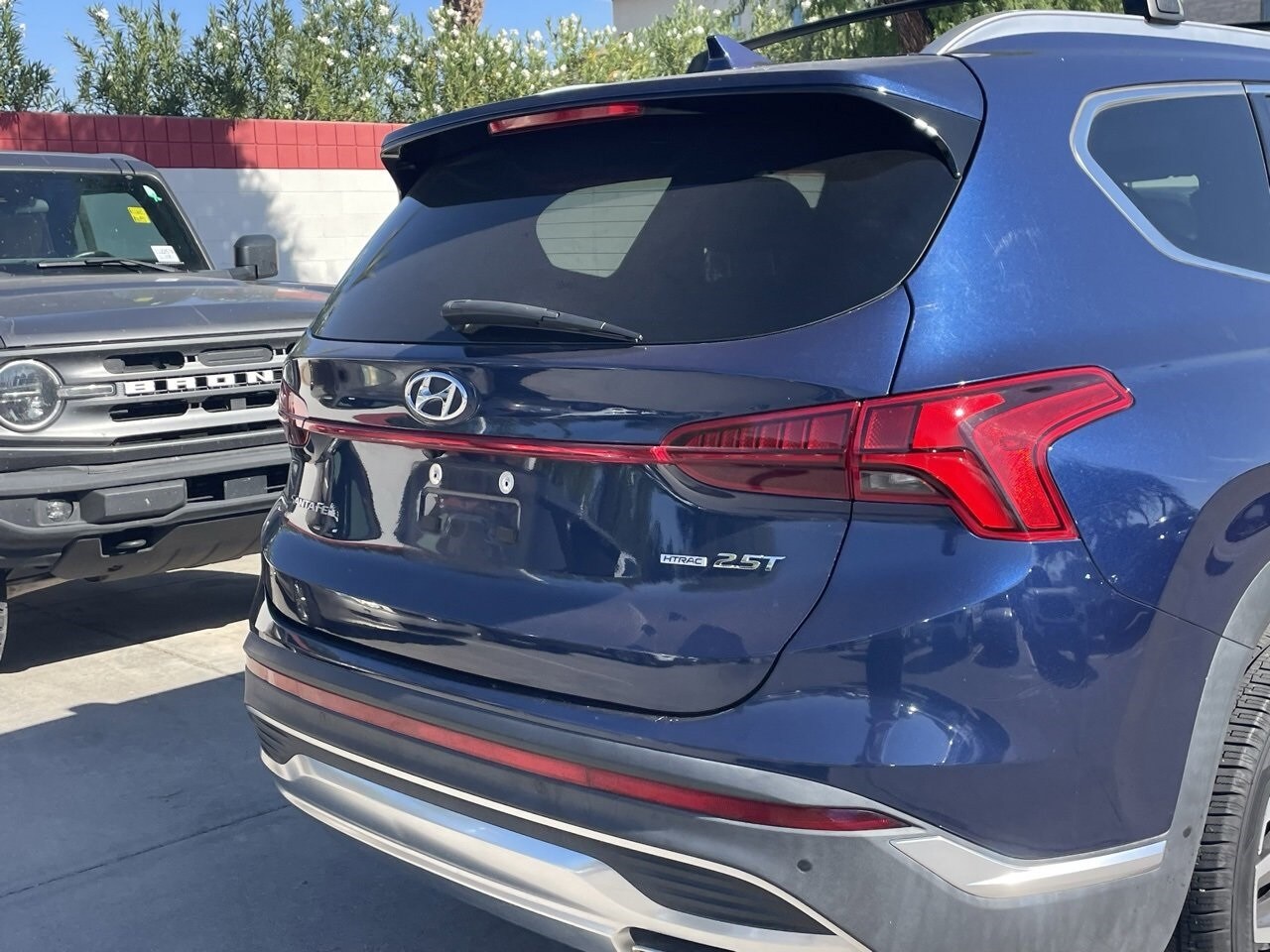 2022 Hyundai Santa Fe Limited photo 2