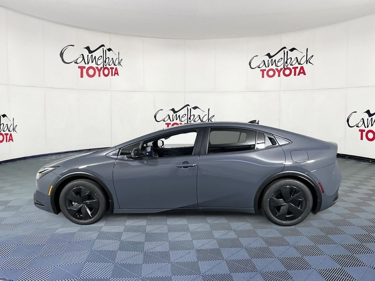 2026 Toyota Prius Plug-in Hybrid SE photo 4