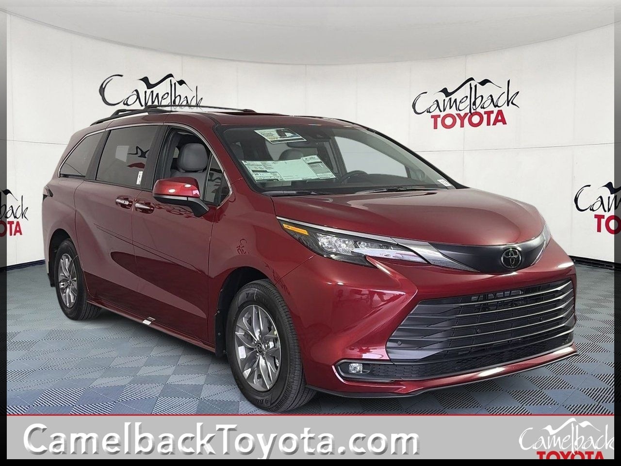 2026 Toyota Sienna XLE 7-Passenger Hybrid FWD's photo