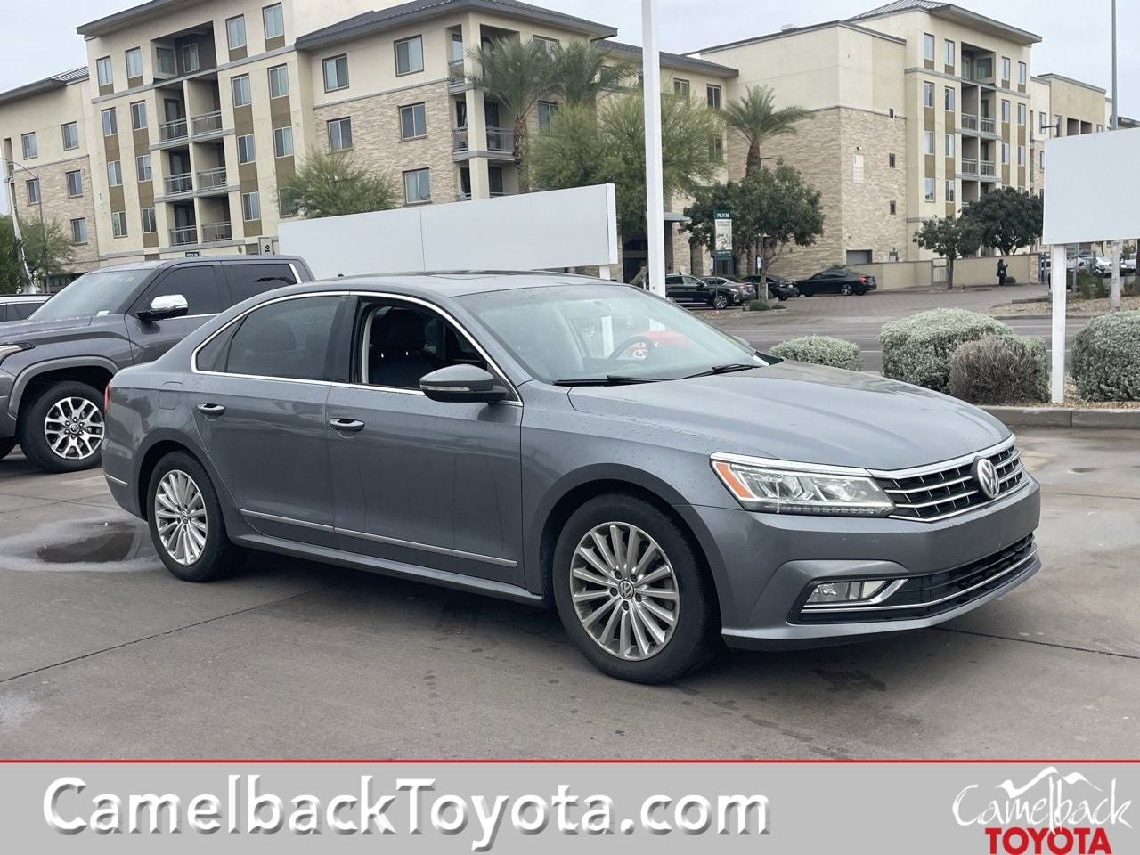 2016 Volkswagen Passat SE's photo