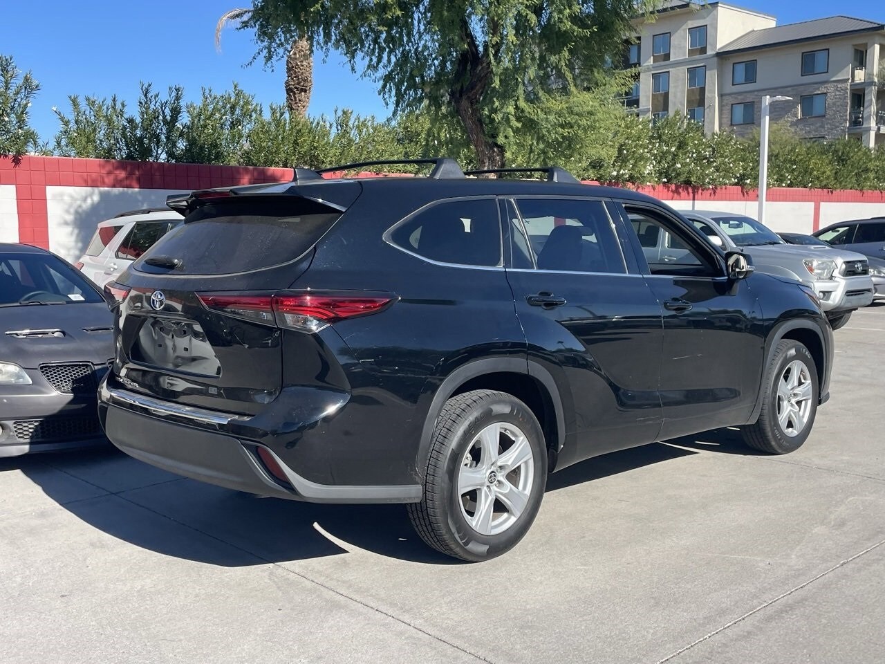 2022 Toyota Highlander L photo 2