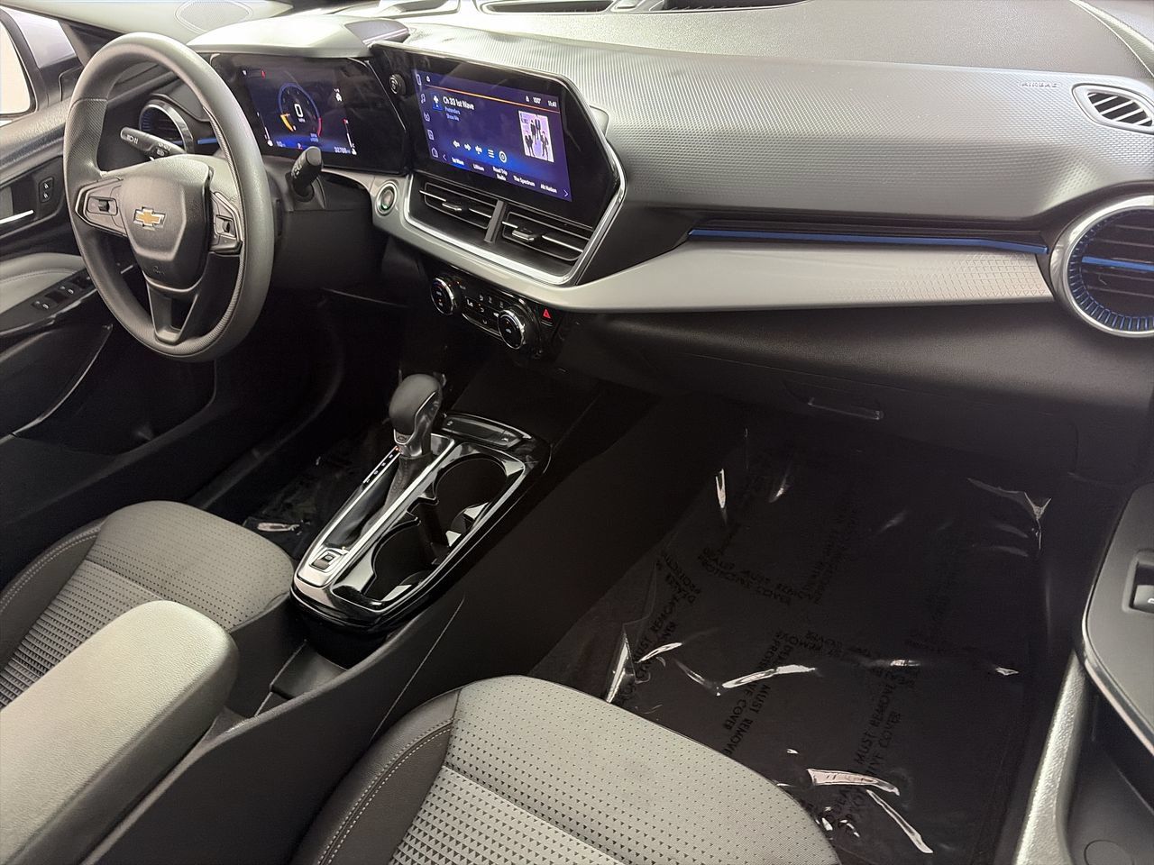 2025 Chevrolet Trax LT - Photo 26