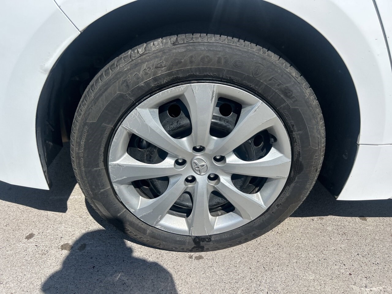 2024 Toyota Corolla LE photo 2