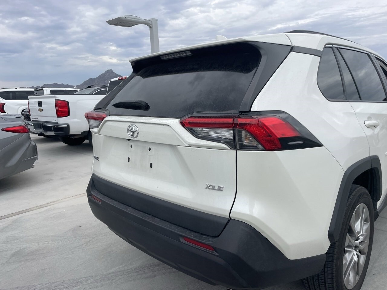 2022 Toyota RAV4 XLE Premium photo 3